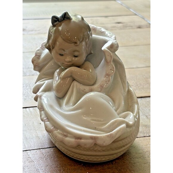 Lladro Figurine Comforting Dreams #6710 Used NOT PERFECT MISSING BIRD - Picture 2 of 14